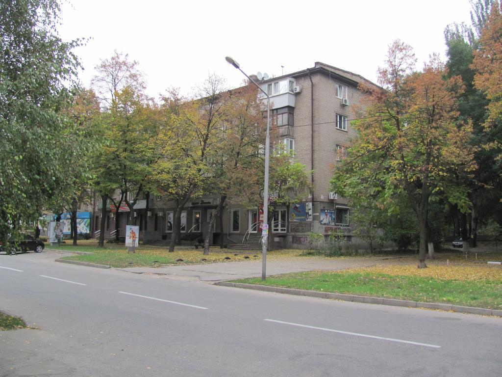 Apartment On Sobornyi Avenue 143 Near Intourist Hotel Zaporizhia Exterior foto