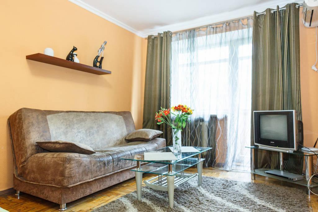 Apartment On Sobornyi Avenue 143 Near Intourist Hotel Zaporizhia Exterior foto