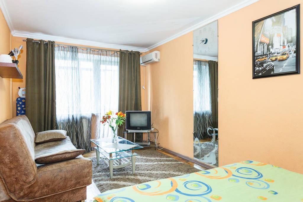 Apartment On Sobornyi Avenue 143 Near Intourist Hotel Zaporizhia Exterior foto