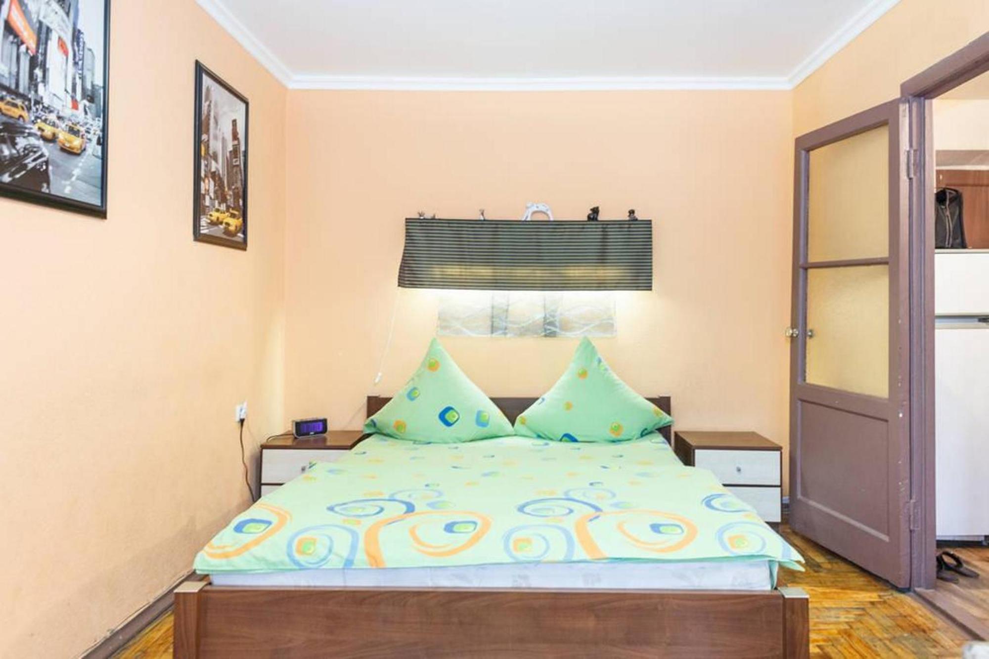 Apartment On Sobornyi Avenue 143 Near Intourist Hotel Zaporizhia Exterior foto